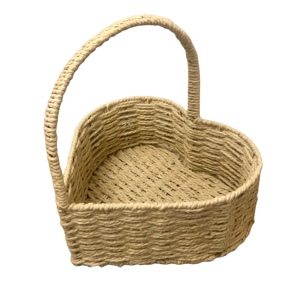 NWOT ⭐️ Heart-Shaped Wicker Basket